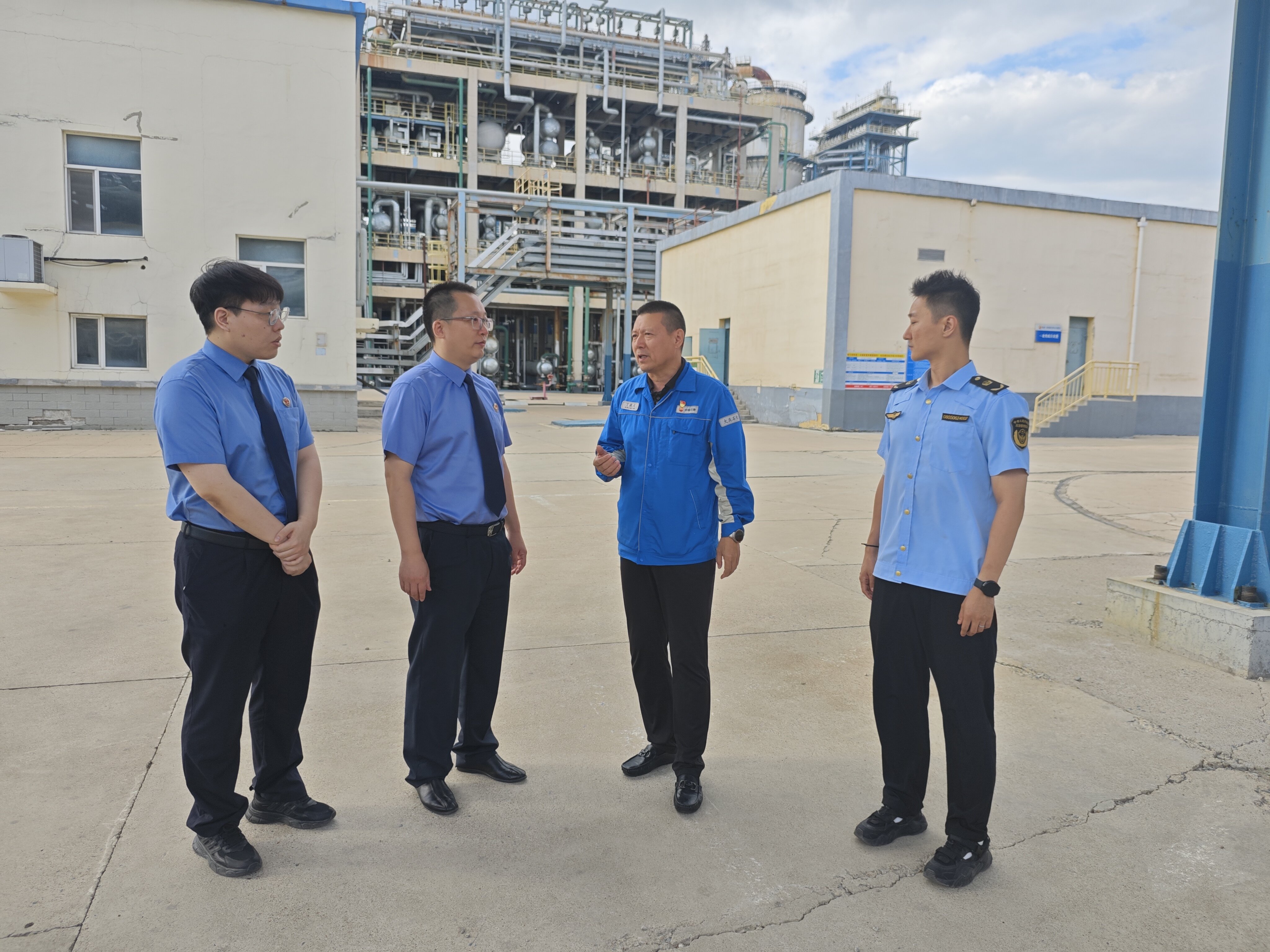 龙凤区人民检察院与区应急管理局联合普法组走进大庆石化公司炼油厂普法