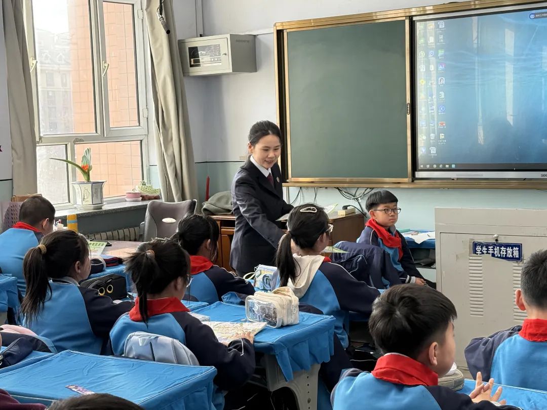 【开学第一课】法治阳光照校园 护航青春助成长