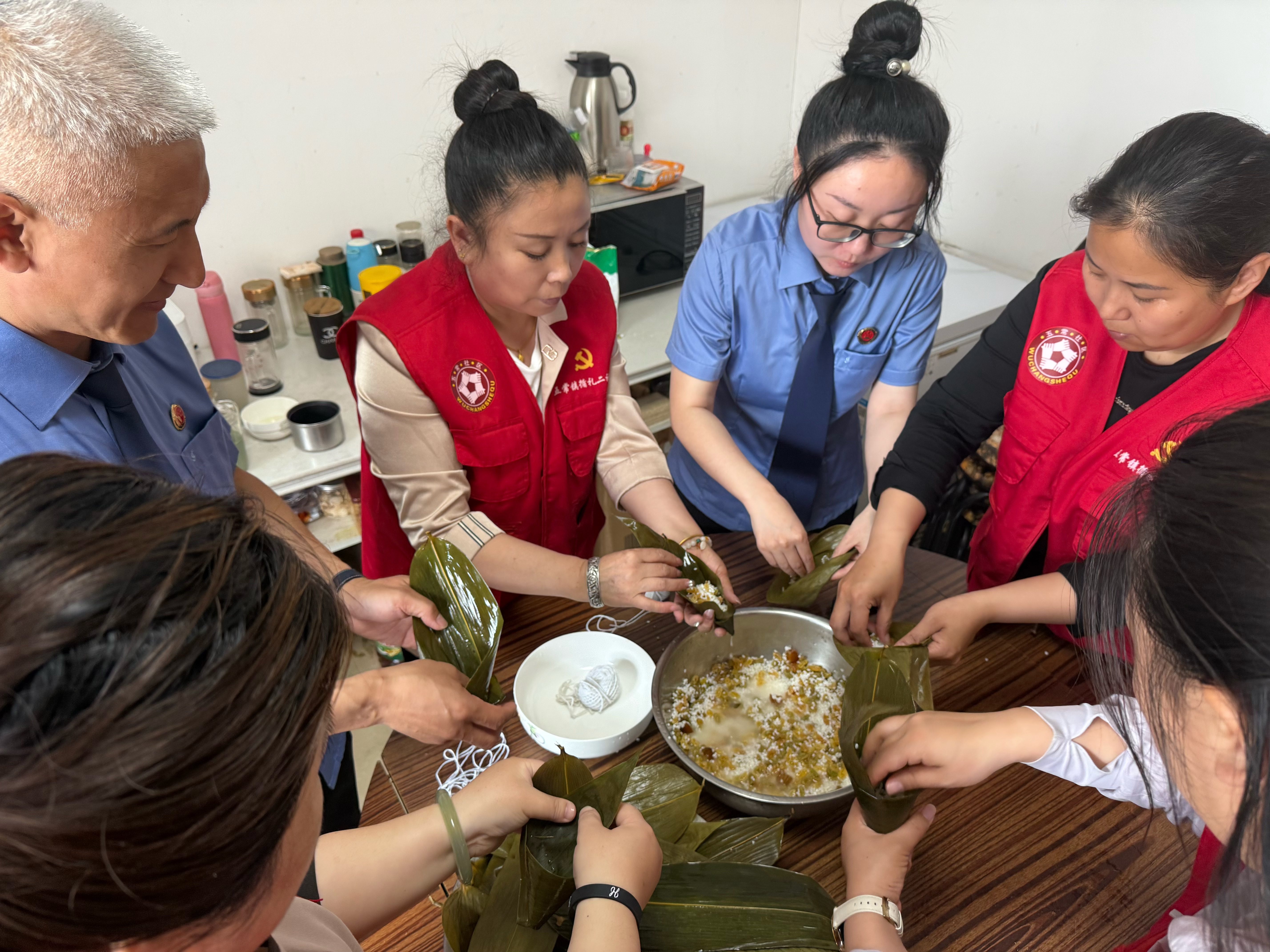 情暖端午 检爱同行|五常市人民检察院开展端午节社区慰问活动
