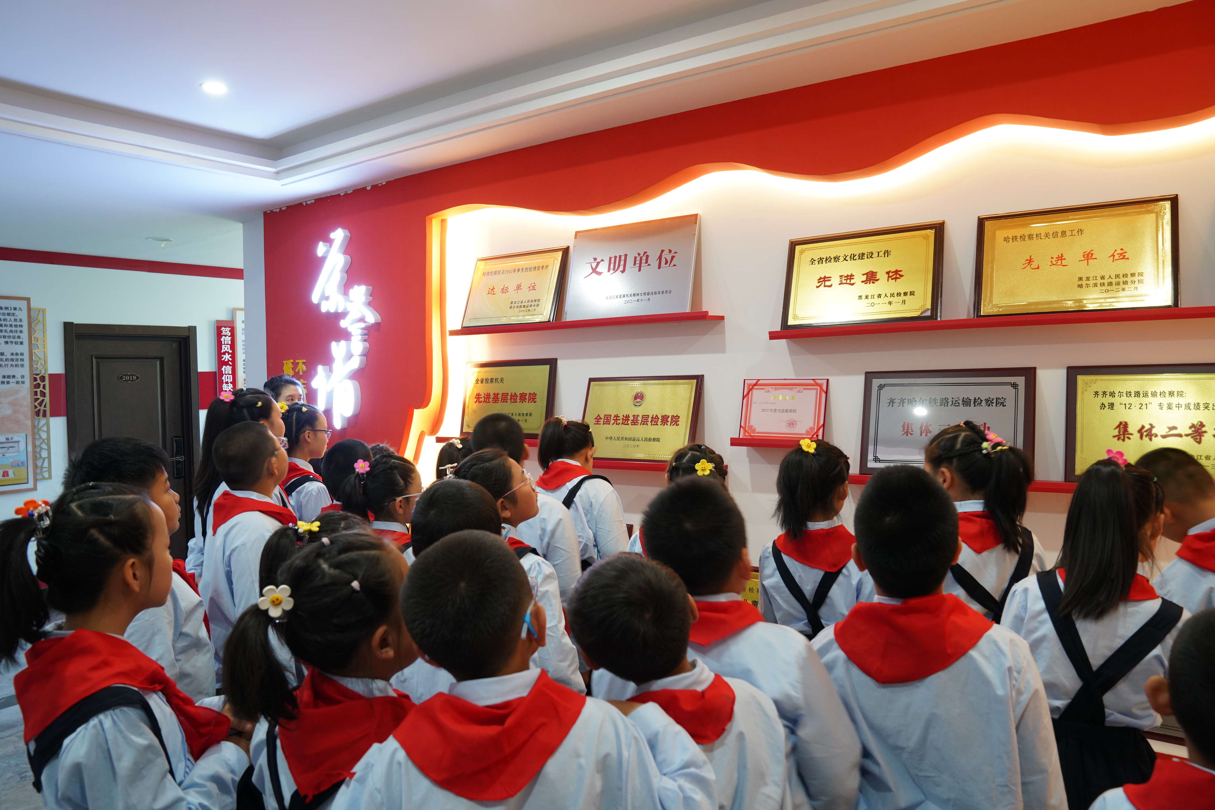 检爱同行过 “六一” | 齐齐哈尔铁检院“沉浸式” 普法...