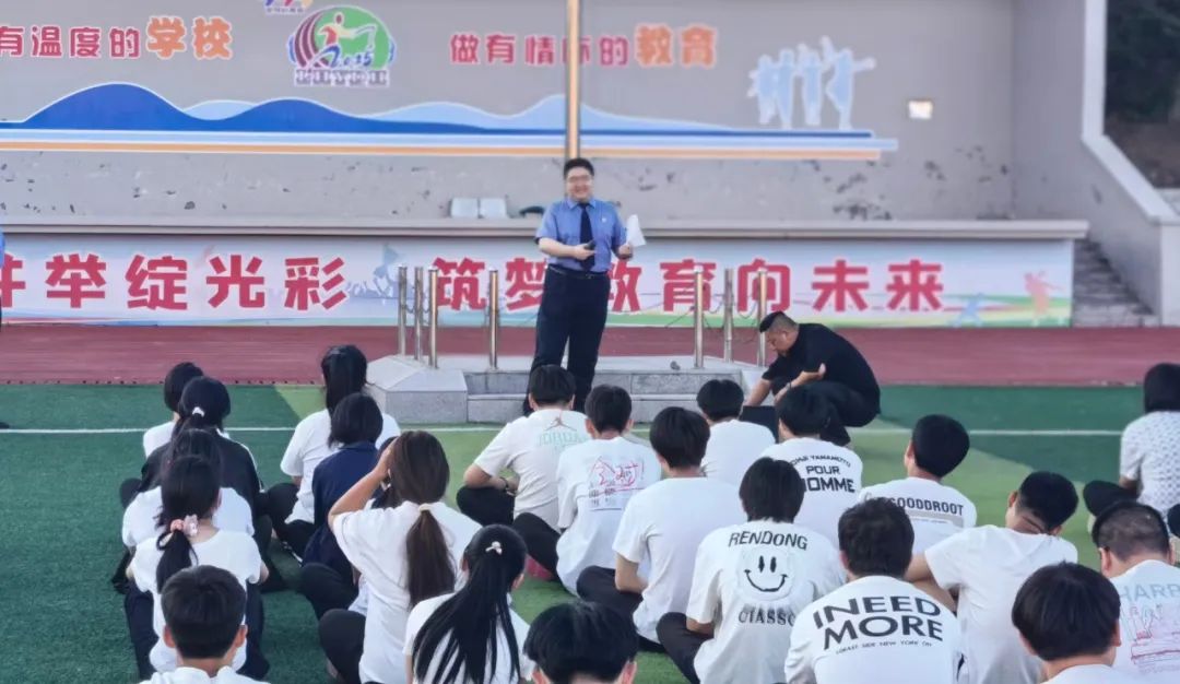 入学第一课，法治伴我行——双桦人民检察院开展“入学第一课”主题送法进校园活动