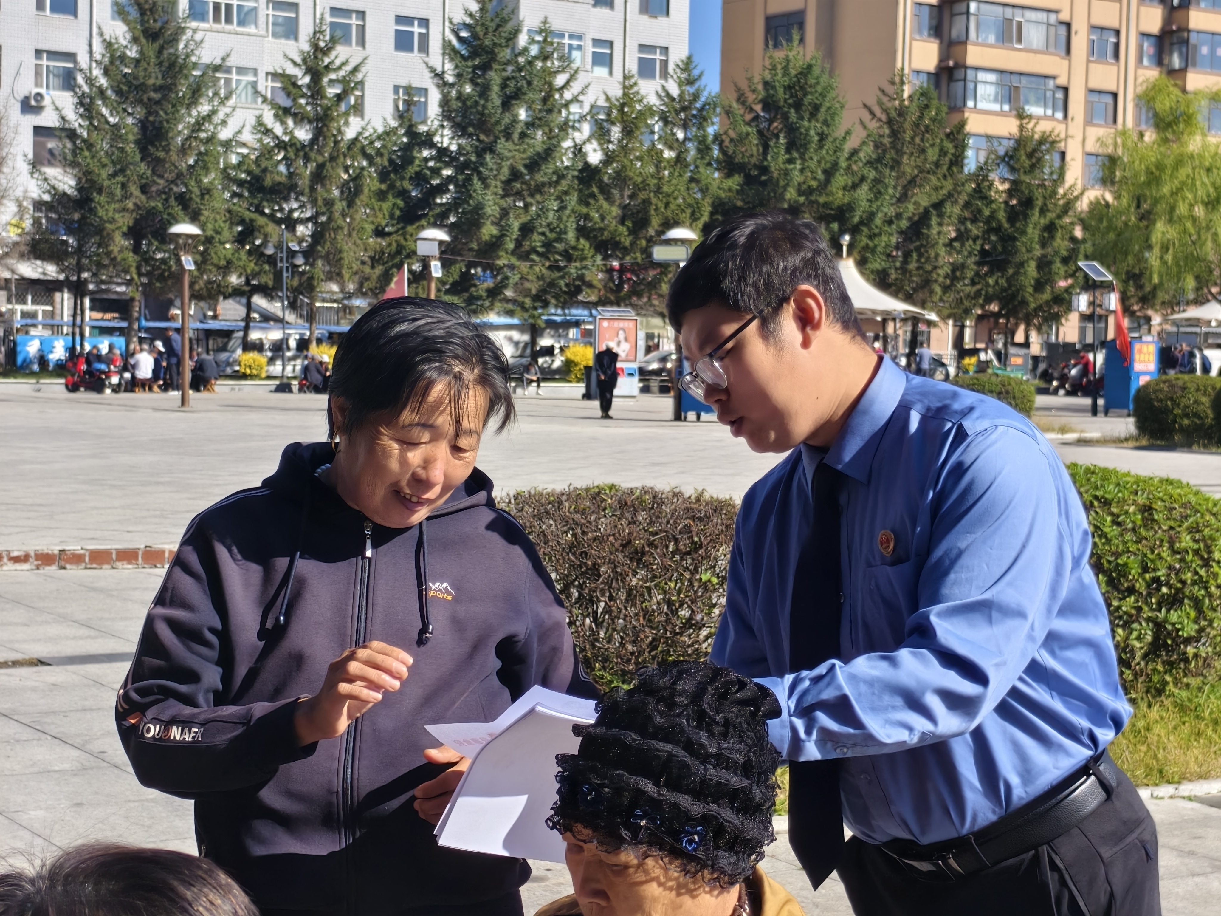 望奎县检察院开展“依法综合履职 维护食品安全”宣传周活动